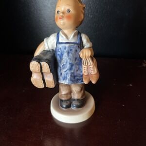 Goebel Hummel "Boots"